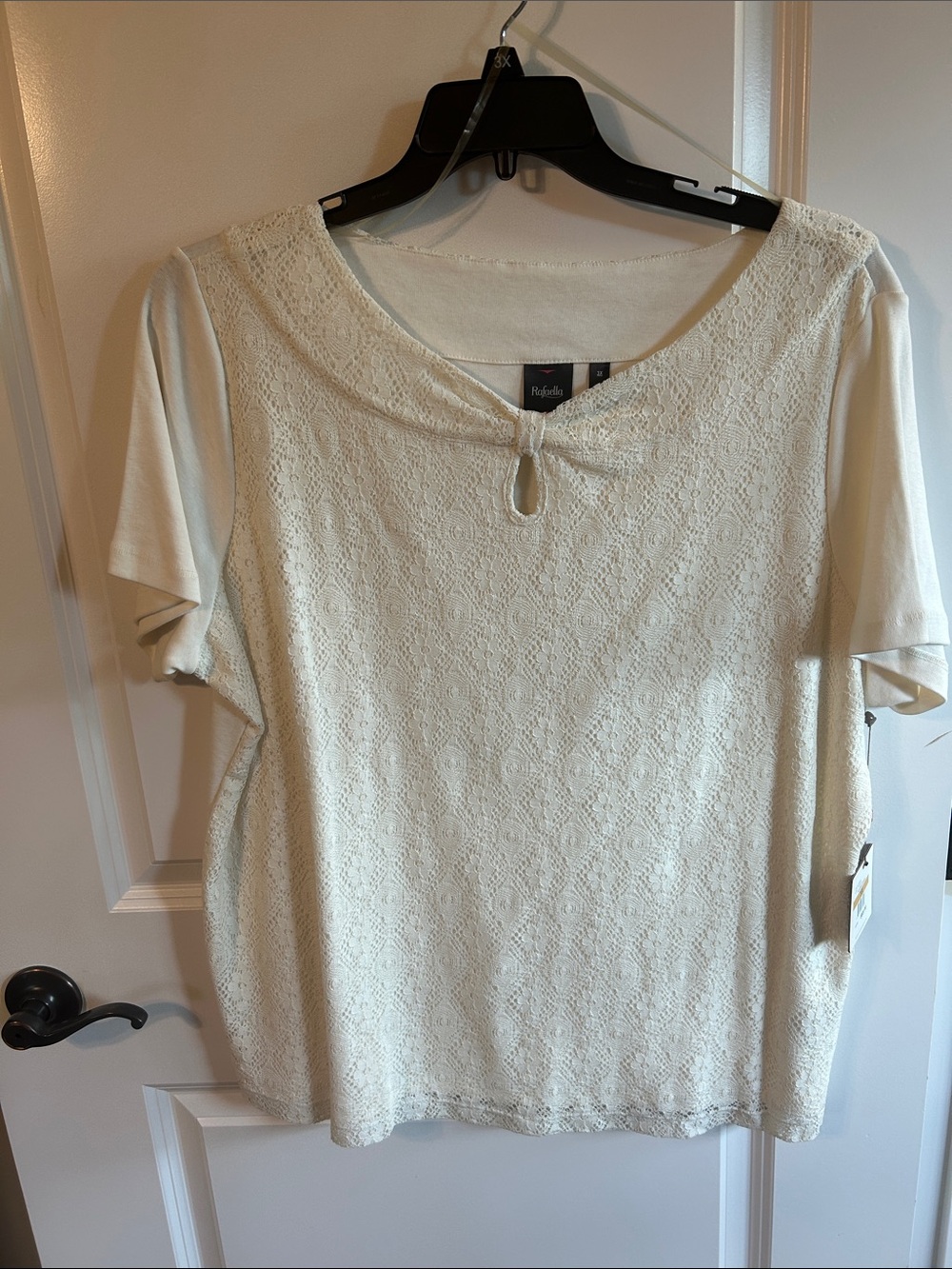 Rafaella Cream Lace Front Keyhole Short-Sleeve Blouse. 0097